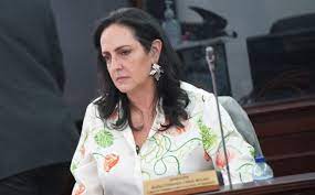 María Fernanda Cabal arremete contra Petro por fallidas promesas para La Guajira con carrotanques